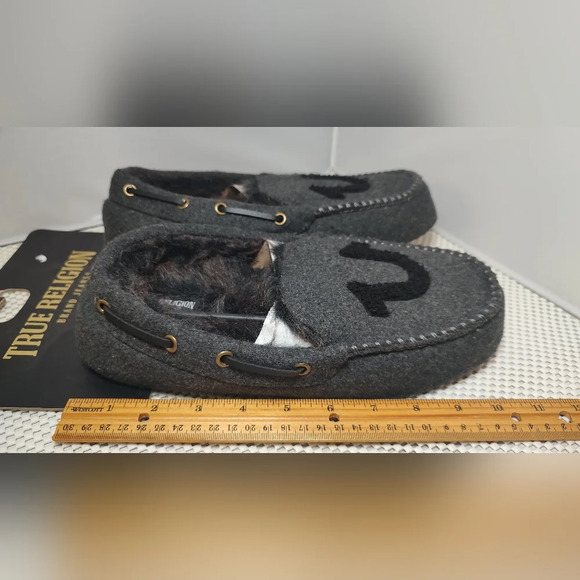 True Religion Men\'s Slippers Size M (9-10) Grey